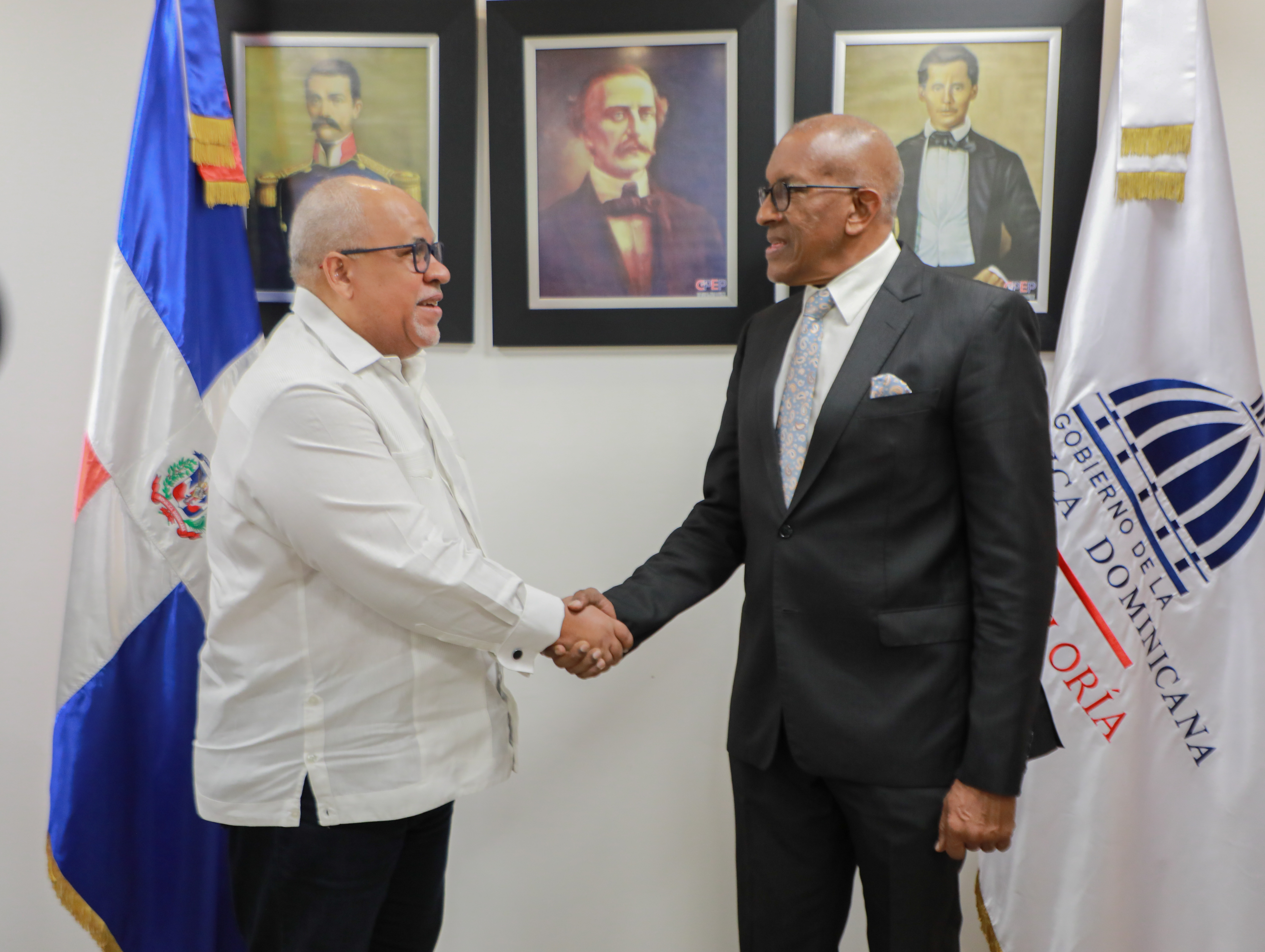 Director Promipyme realiza visita de cortesía al contralor de la República